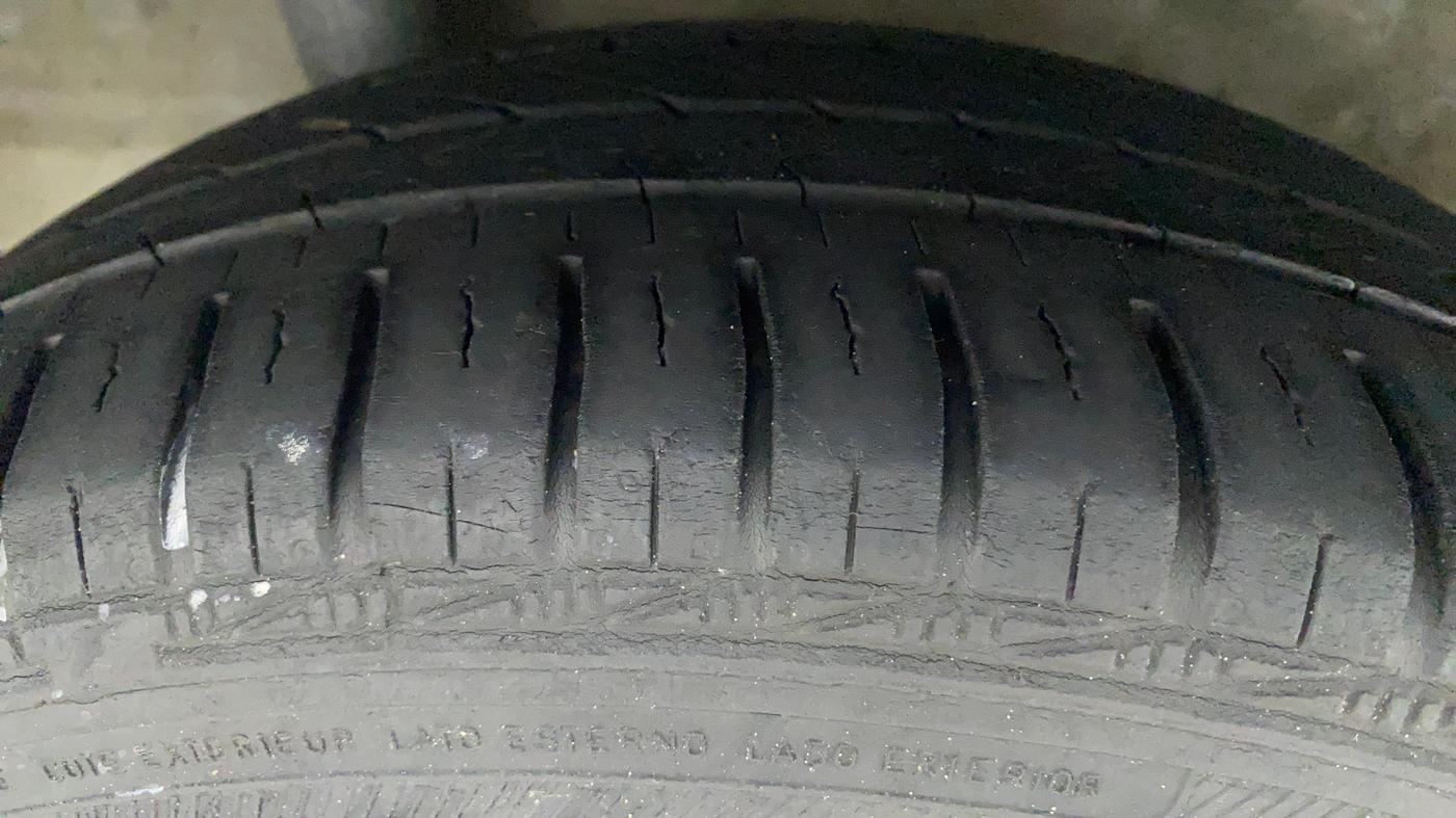 2017 Honda Brio VX AT, Petrol, Automatic, 27,533 km, Right Rear Tyre Tread
