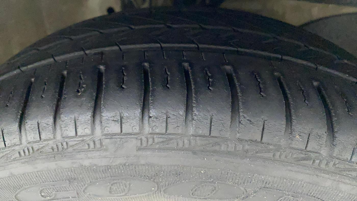 2017 Honda Brio VX AT, Petrol, Automatic, 27,533 km, Right Front Tyre Tread