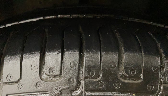2011 Hyundai i10 MAGNA 1.2, Petrol, Manual, 95,610 km, Right Front Tyre Tread