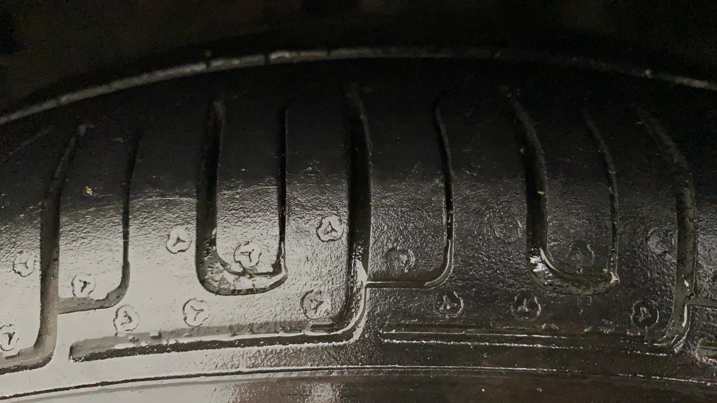 2011 Hyundai i10 MAGNA 1.2, Petrol, Manual, 95,610 km, Left Front Tyre Tread