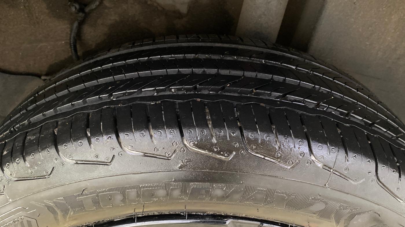 2026 Tata PUNCH Accomplished AMT, Petrol, Automatic, 2,926 km, Left Rear Tyre Tread