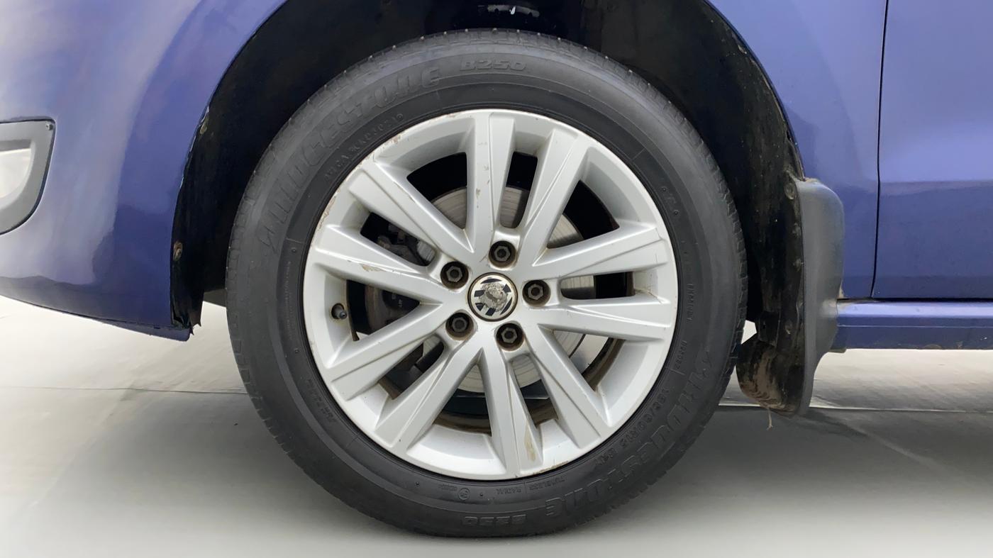 2014 Volkswagen Polo HIGHLINE DIESEL, Diesel, Manual, 1,38,599 km, Left Front Wheel