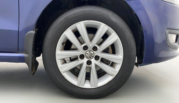 2014 Volkswagen Polo HIGHLINE DIESEL, Diesel, Manual, 1,38,599 km, Right Front Wheel