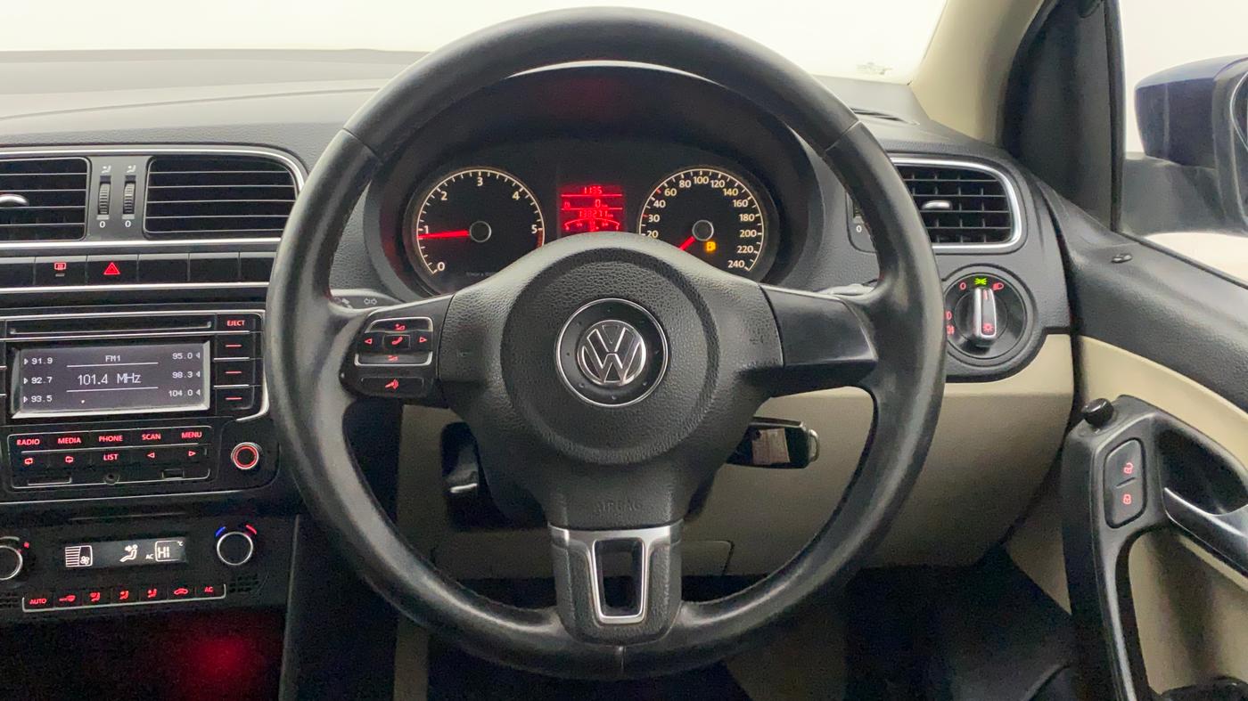 2014 Volkswagen Polo HIGHLINE DIESEL, Diesel, Manual, 1,38,599 km, Steering Wheel Close Up