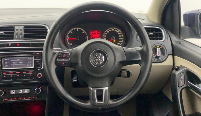 2014 Volkswagen Polo HIGHLINE DIESEL, Diesel, Manual, 1,38,599 km, Steering Wheel Close Up