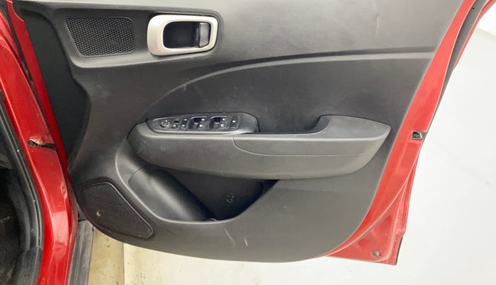 2022 Hyundai VENUE SX PLUS 1.0 TURBO DCT, Petrol, Automatic, 27,219 km, Driver Side Door Panels Control