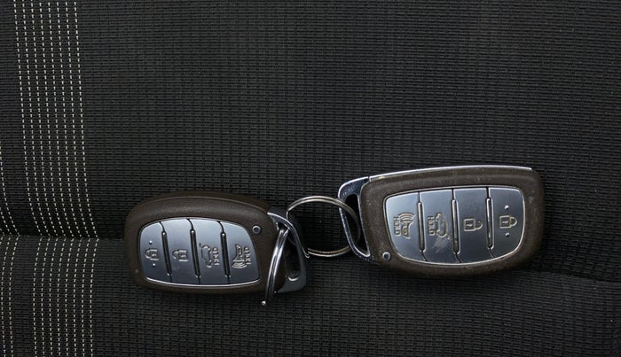 2022 Hyundai VENUE SX PLUS 1.0 TURBO DCT, Petrol, Automatic, 27,219 km, Key Close Up