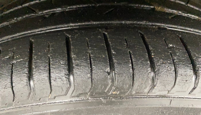 2022 Hyundai VENUE SX PLUS 1.0 TURBO DCT, Petrol, Automatic, 27,219 km, Left Front Tyre Tread