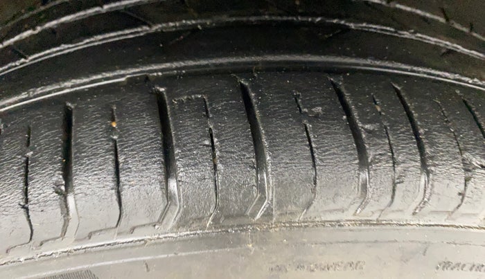 2022 Hyundai VENUE SX PLUS 1.0 TURBO DCT, Petrol, Automatic, 27,219 km, Right Front Tyre Tread