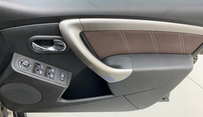 2020 Renault Duster RXZ 1.5 PETROL MT, Petrol, Manual, 20,962 km, Driver Side Door Panels Control