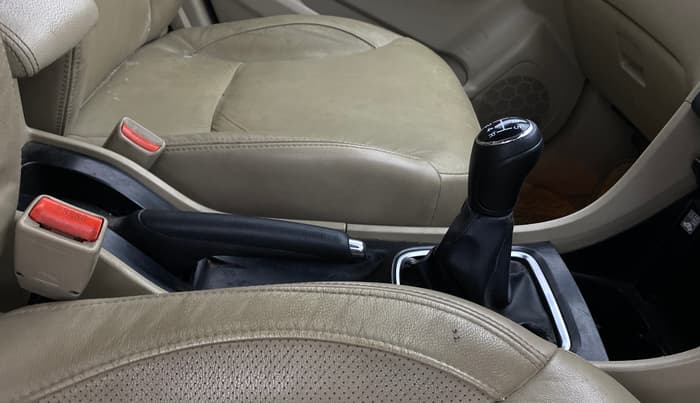 2019 Maruti Ciaz ALPHA 1.5 SHVS PETROL, Petrol, Manual, 72,573 km, Gear Lever