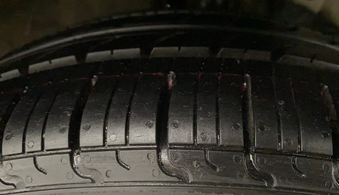 2021 Maruti Swift ZXI PLUS, Petrol, Manual, 48,000 km, Right Front Tyre Tread