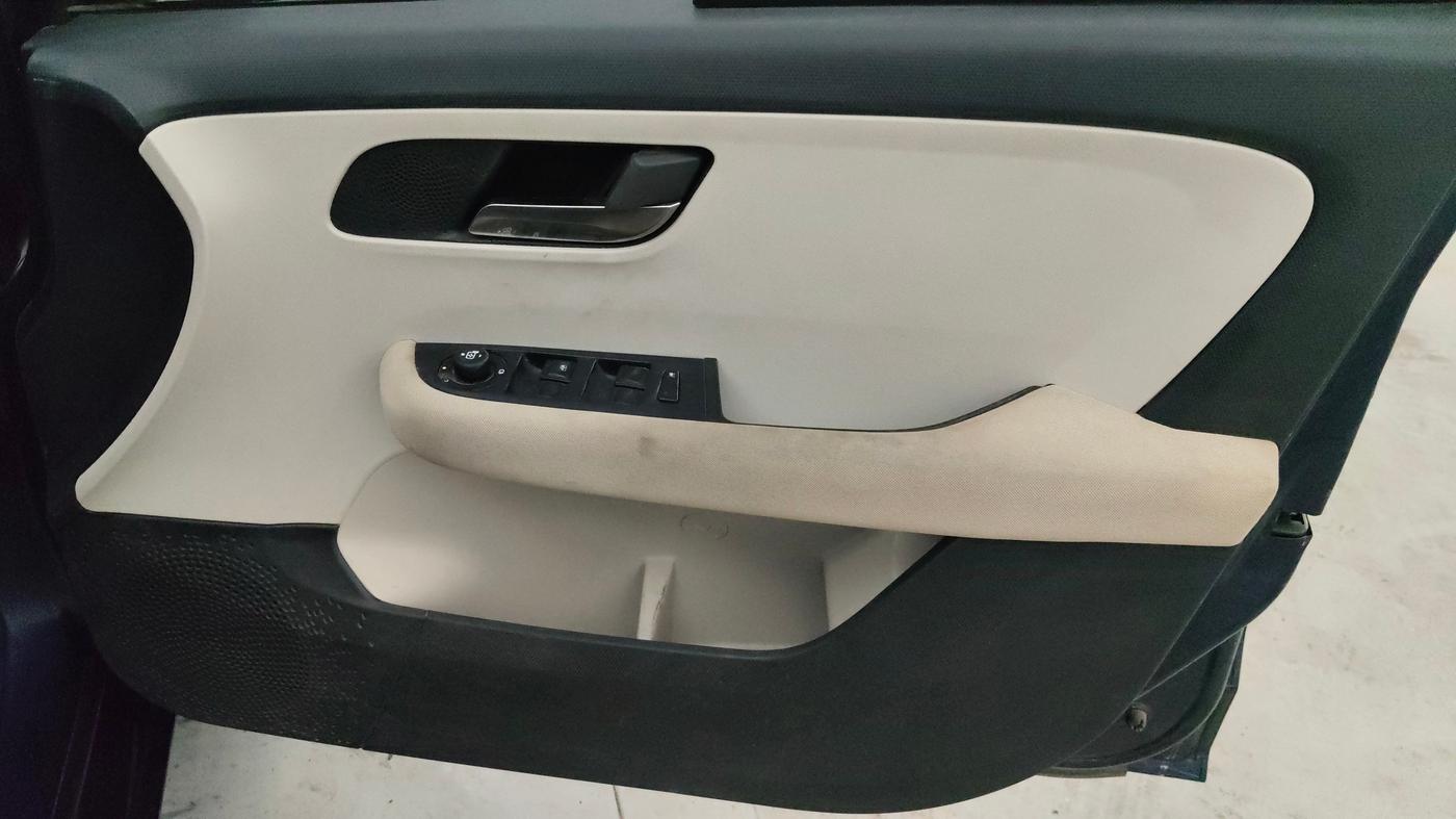 2025 Tata ALTROZ Accomplished Plus S Petrol 6DCT, Petrol, Automatic, 19,943 km, Driver Side Door Panels Control