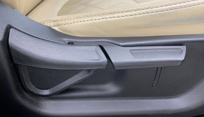 2023 KIA SELTOS HTK PLUS 1.5 DIESEL IMT, Diesel, Manual, 47,665 km, Driver Side Adjustment Panel