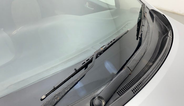 2014 Hyundai Grand i10 SPORTZ AT 1.2 KAPPA VTVT, Petrol, Automatic, 30,592 km, Front windshield - Wiper Blade Broken/Rusted