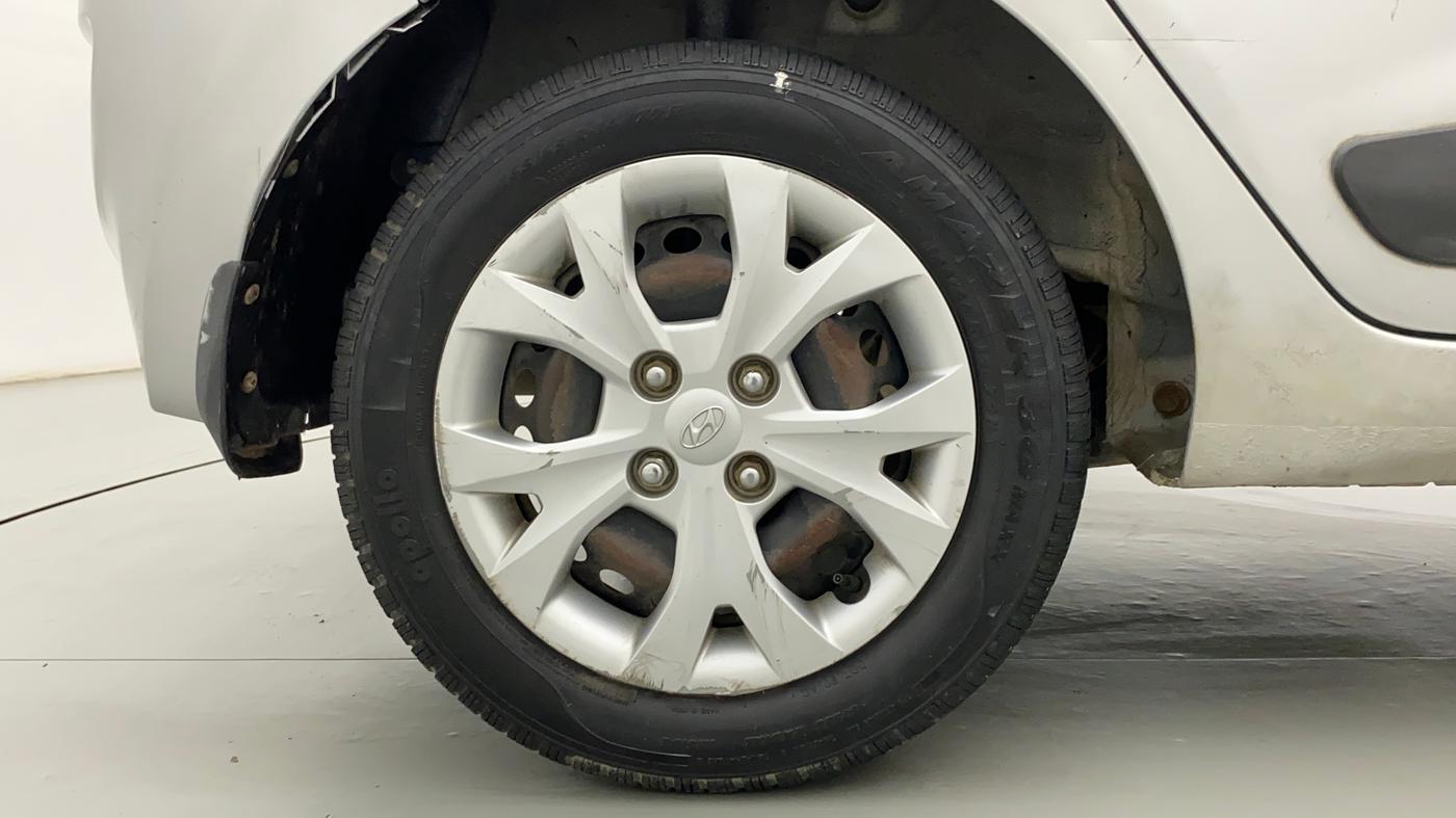 2014 Hyundai Grand i10 SPORTZ AT 1.2 KAPPA VTVT, Petrol, Automatic, 30,592 km, Right Rear Wheel
