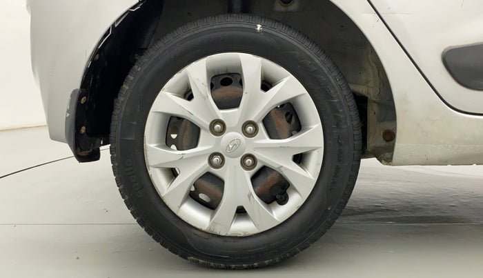 2014 Hyundai Grand i10 SPORTZ AT 1.2 KAPPA VTVT, Petrol, Automatic, 30,592 km, Right Rear Wheel