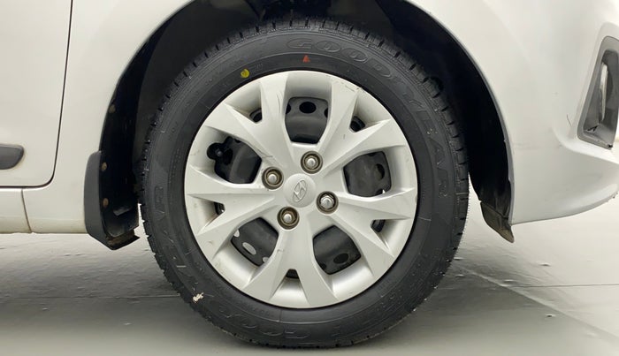 2014 Hyundai Grand i10 SPORTZ AT 1.2 KAPPA VTVT, Petrol, Automatic, 30,592 km, Right Front Wheel