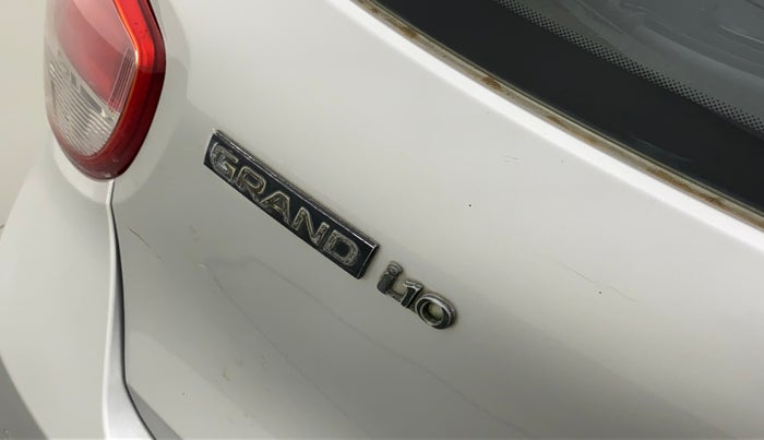 2014 Hyundai Grand i10 SPORTZ AT 1.2 KAPPA VTVT, Petrol, Automatic, 30,592 km, Dicky (Boot door) - Minor scratches