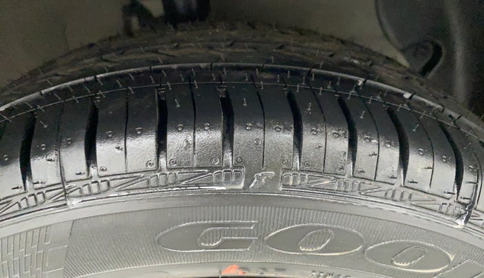 2014 Hyundai Grand i10 SPORTZ AT 1.2 KAPPA VTVT, Petrol, Automatic, 30,592 km, Right Front Tyre Tread