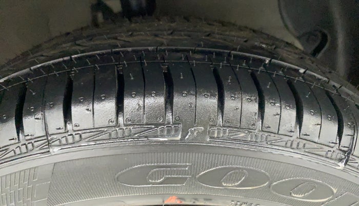 2014 Hyundai Grand i10 SPORTZ AT 1.2 KAPPA VTVT, Petrol, Automatic, 30,592 km, Left Front Tyre Tread