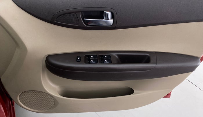 2011 Hyundai i20 MAGNA O 1.2, Petrol, Manual, 33,314 km, Driver Side Door Panels Control