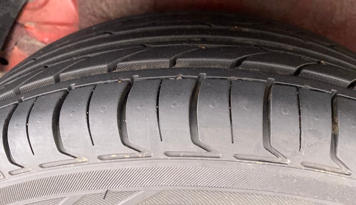 2011 Hyundai i20 MAGNA O 1.2, Petrol, Manual, 33,314 km, Right Rear Tyre Tread