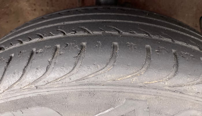 2011 Hyundai i20 MAGNA O 1.2, Petrol, Manual, 33,314 km, Right Front Tyre Tread