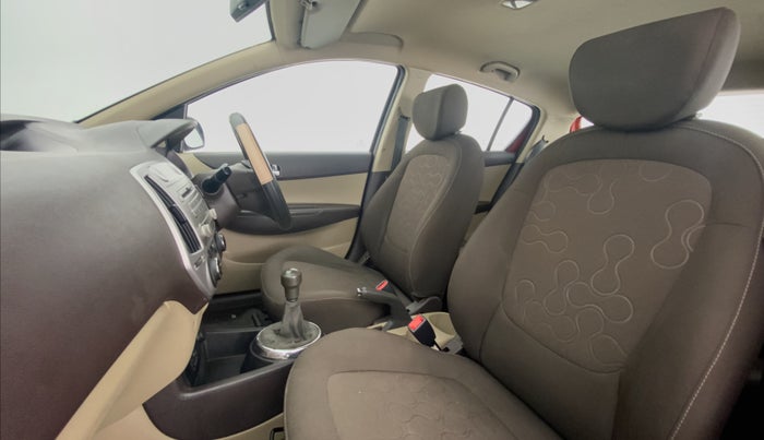 2011 Hyundai i20 MAGNA O 1.2, Petrol, Manual, 33,314 km, Right Side Front Door Cabin