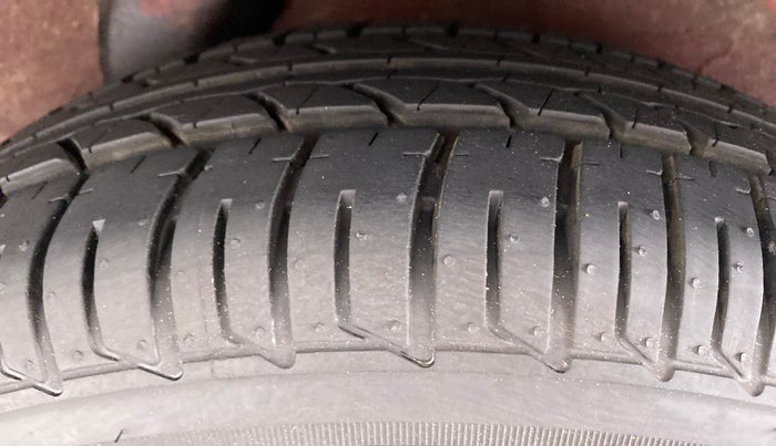 2011 Hyundai i20 MAGNA O 1.2, Petrol, Manual, 33,314 km, Left Rear Tyre Tread