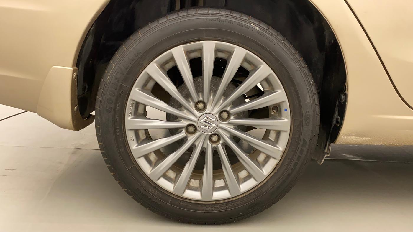 2016 Maruti Ciaz ZXI+, Petrol, Manual, 44,409 km, Right Rear Wheel