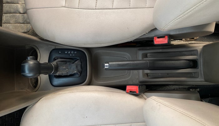 2013 Skoda Rapid AMBITION 1.6 MPI AT, Petrol, Automatic, 76,221 km, Gear Lever
