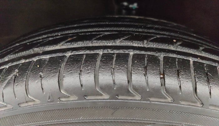 2012 Maruti Wagon R 1.0 VXI, Petrol, Manual, 97,754 km, Left Front Tyre Tread