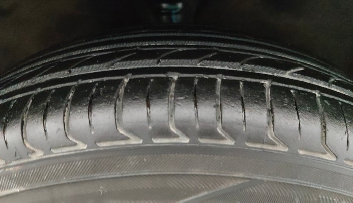 2012 Maruti Wagon R 1.0 VXI, Petrol, Manual, 97,754 km, Right Front Tyre Tread