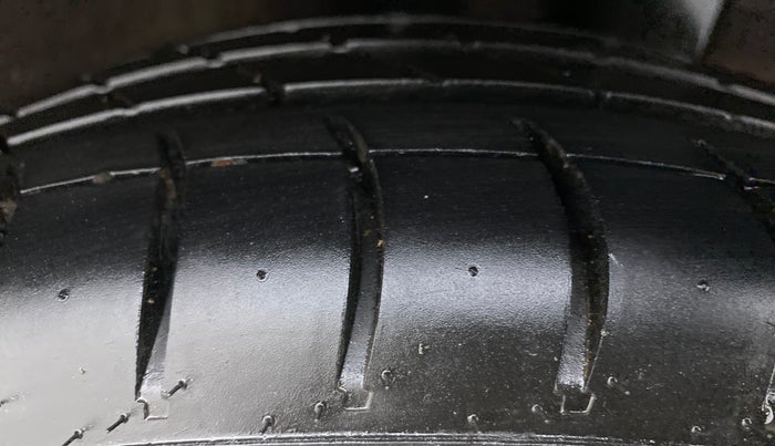 2014 Hyundai Grand i10 MAGNA 1.2 VTVT, Petrol, Manual, 32,139 km, Left Rear Tyre Tread