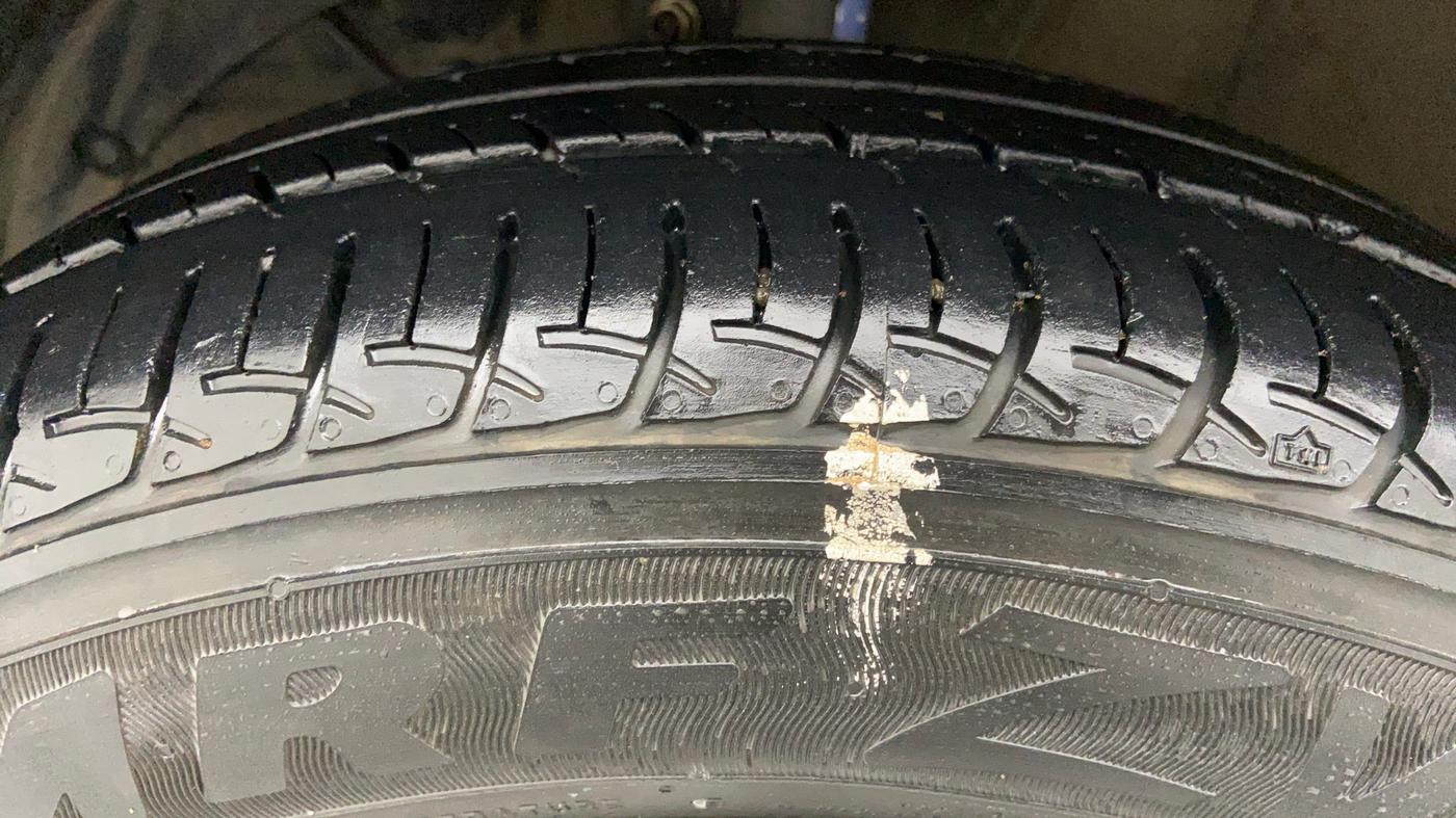 2017 Maruti Baleno DELTA 1.2 K12, Petrol, Manual, 24,917 km, Left Front Tyre Tread