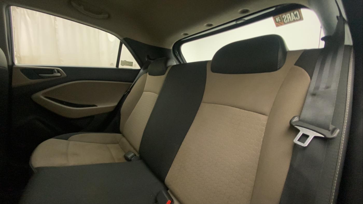 2016 Hyundai Elite i20 MAGNA 1.2, Petrol, Manual, 26,225 km, Right Side Rear Door Cabin