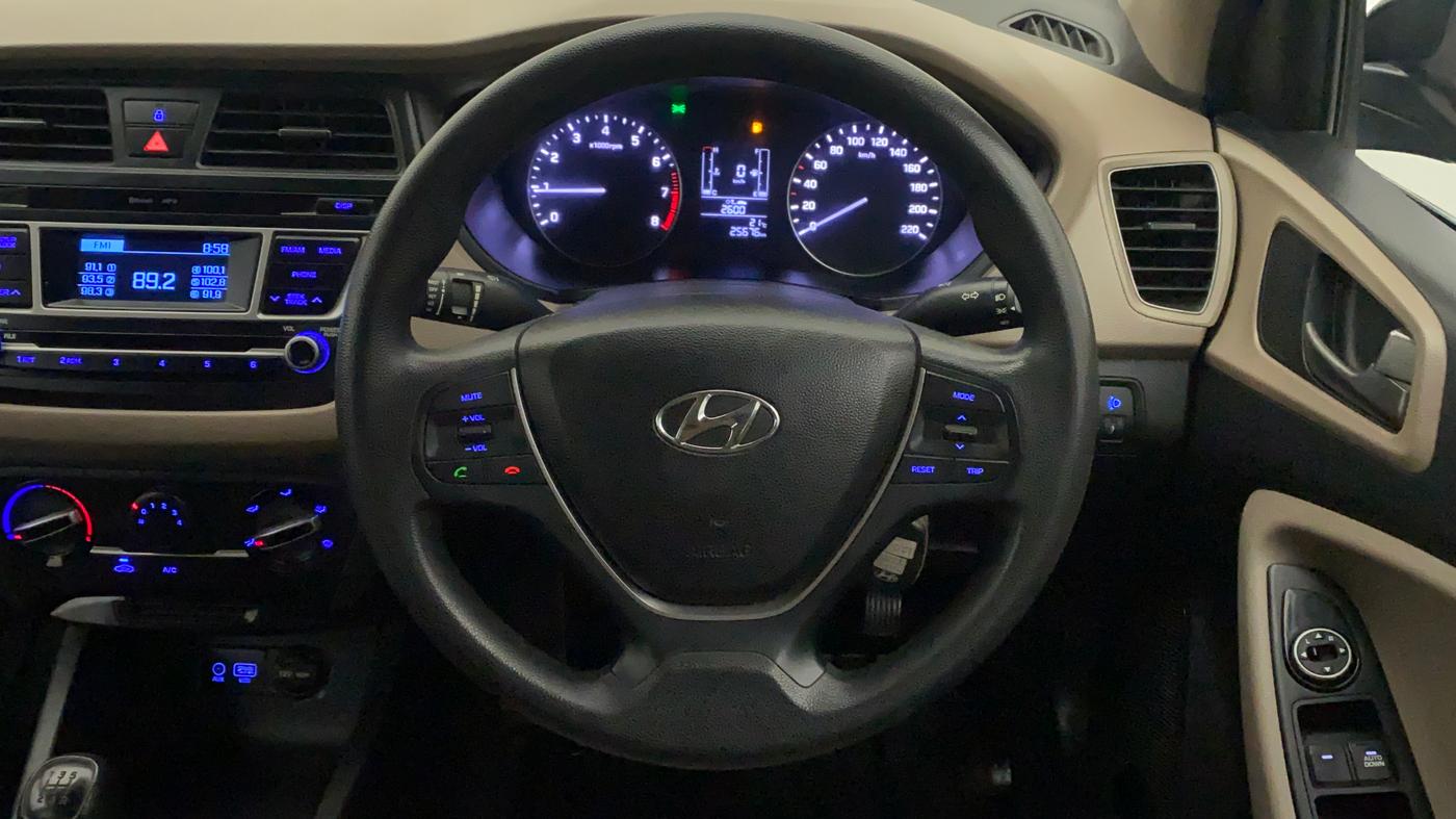 2016 Hyundai Elite i20 MAGNA 1.2, Petrol, Manual, 26,225 km, Steering Wheel Close Up