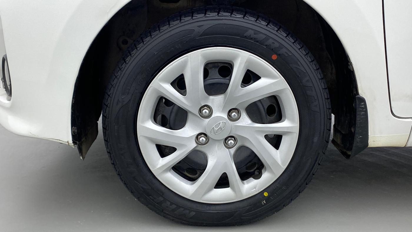 2017 Hyundai Grand i10 SPORTZ (O) 1.2 KAPPA VTVT, Petrol, Manual, 45,231 km, Left Front Wheel