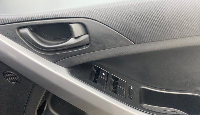 2022 Tata NEXON XM SUNROOF PETROL, Petrol, Manual, 72,463 km, Driver Side Door Panels Control