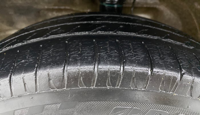 2016 Maruti Wagon R 1.0 VXI, Petrol, Manual, 42,768 km, Left Front Tyre Tread