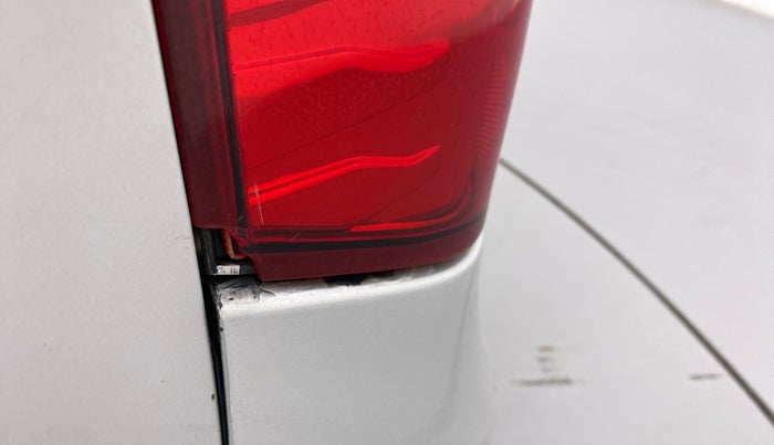 2016 Maruti Wagon R 1.0 VXI, Petrol, Manual, 42,768 km, Left tail light - Minor damage