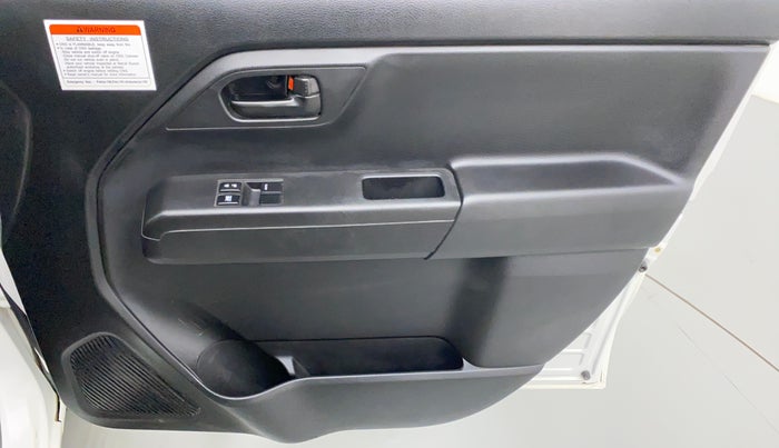 2021 Maruti New Wagon-R LXI CNG 1.0 L, CNG, Manual, 29,344 km, Driver Side Door Panels Control