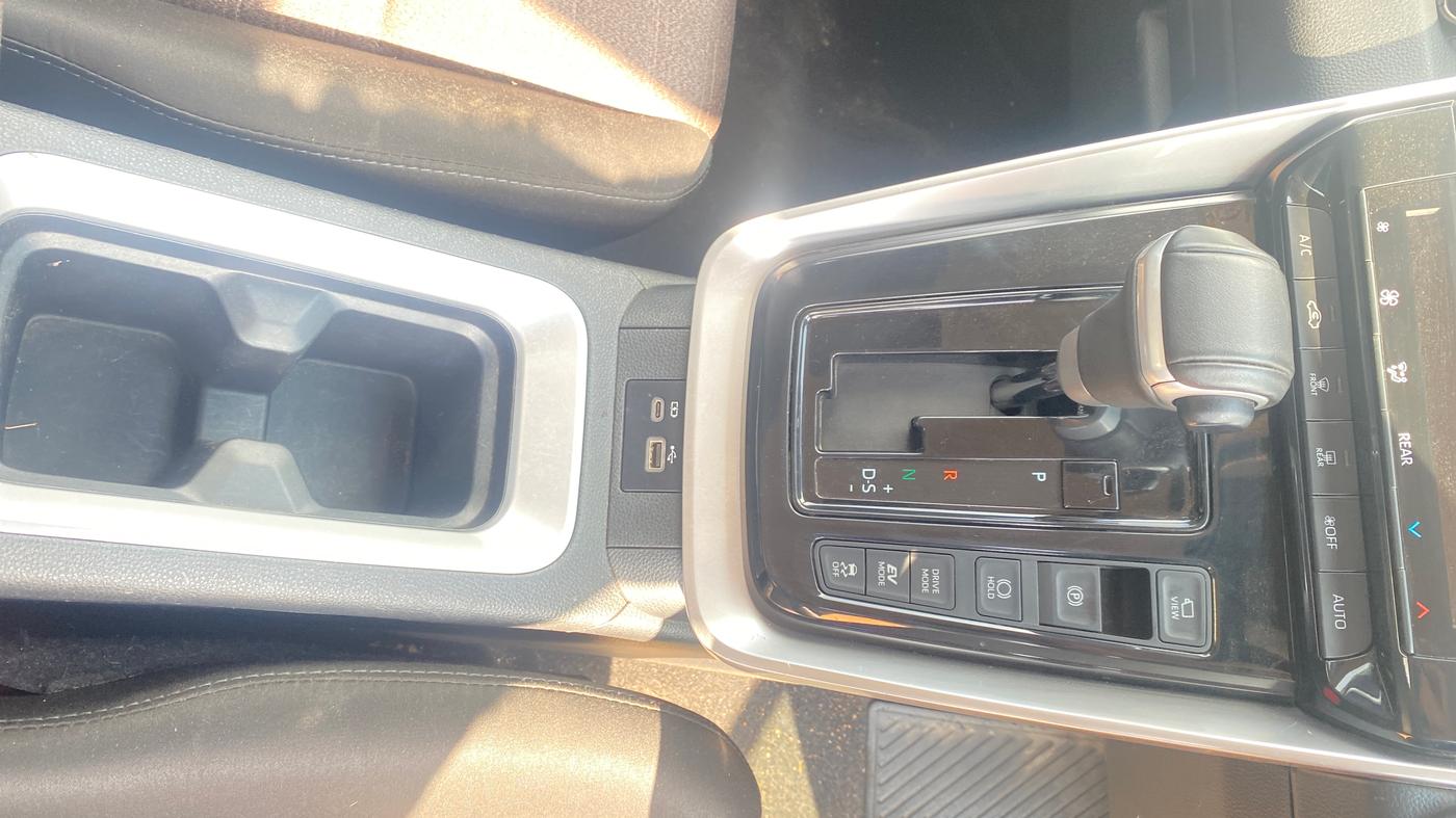 2023 Toyota INNOVA HYCROSS VX HYBRID 7 STR, Hybrid, Automatic, 59,352 km, Gear Lever
