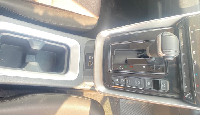 2023 Toyota INNOVA HYCROSS VX HYBRID 7 STR, Hybrid, Automatic, 59,352 km, Gear Lever