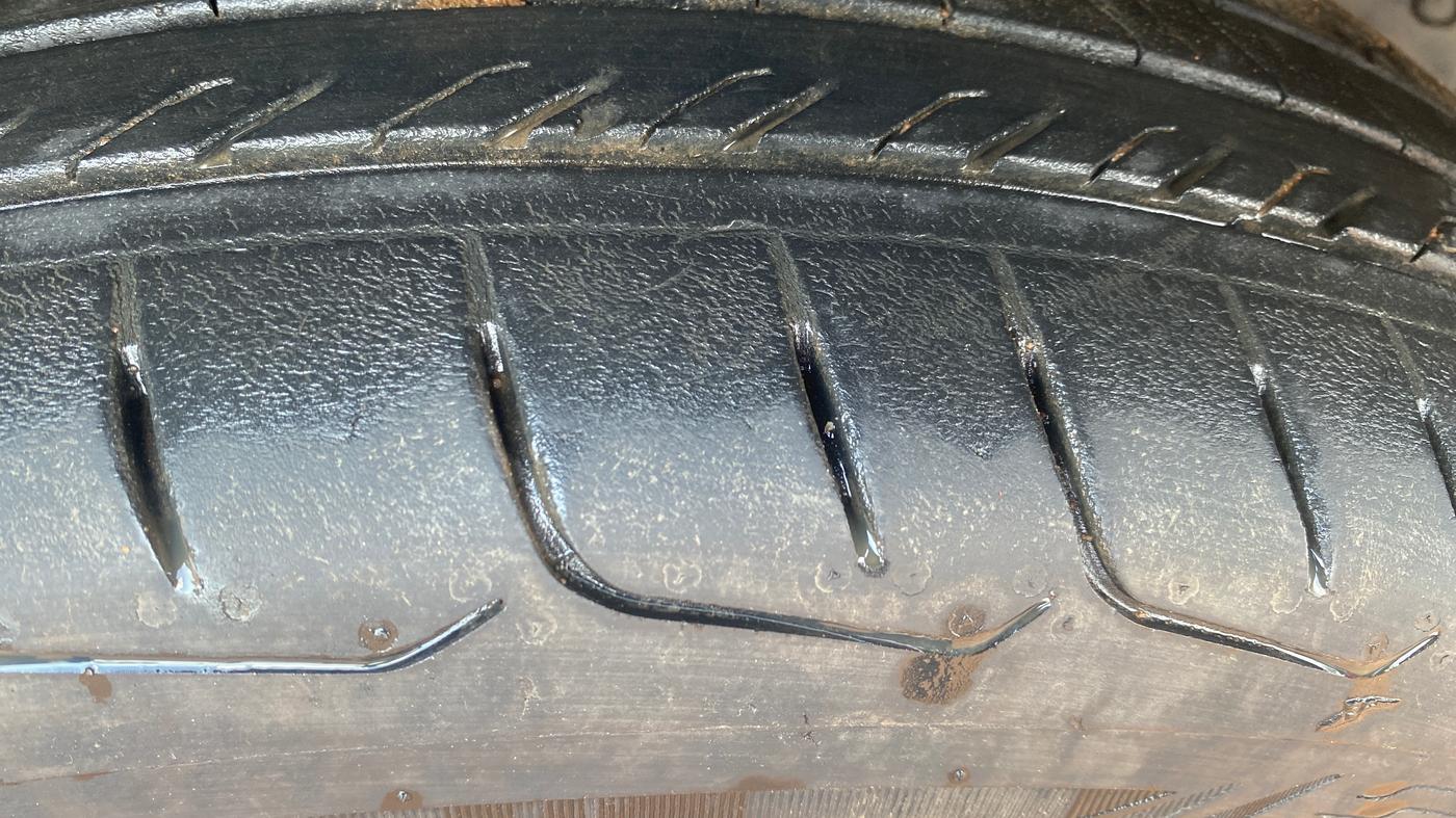 2023 Toyota INNOVA HYCROSS VX HYBRID 7 STR, Hybrid, Automatic, 59,352 km, Right Front Tyre Tread