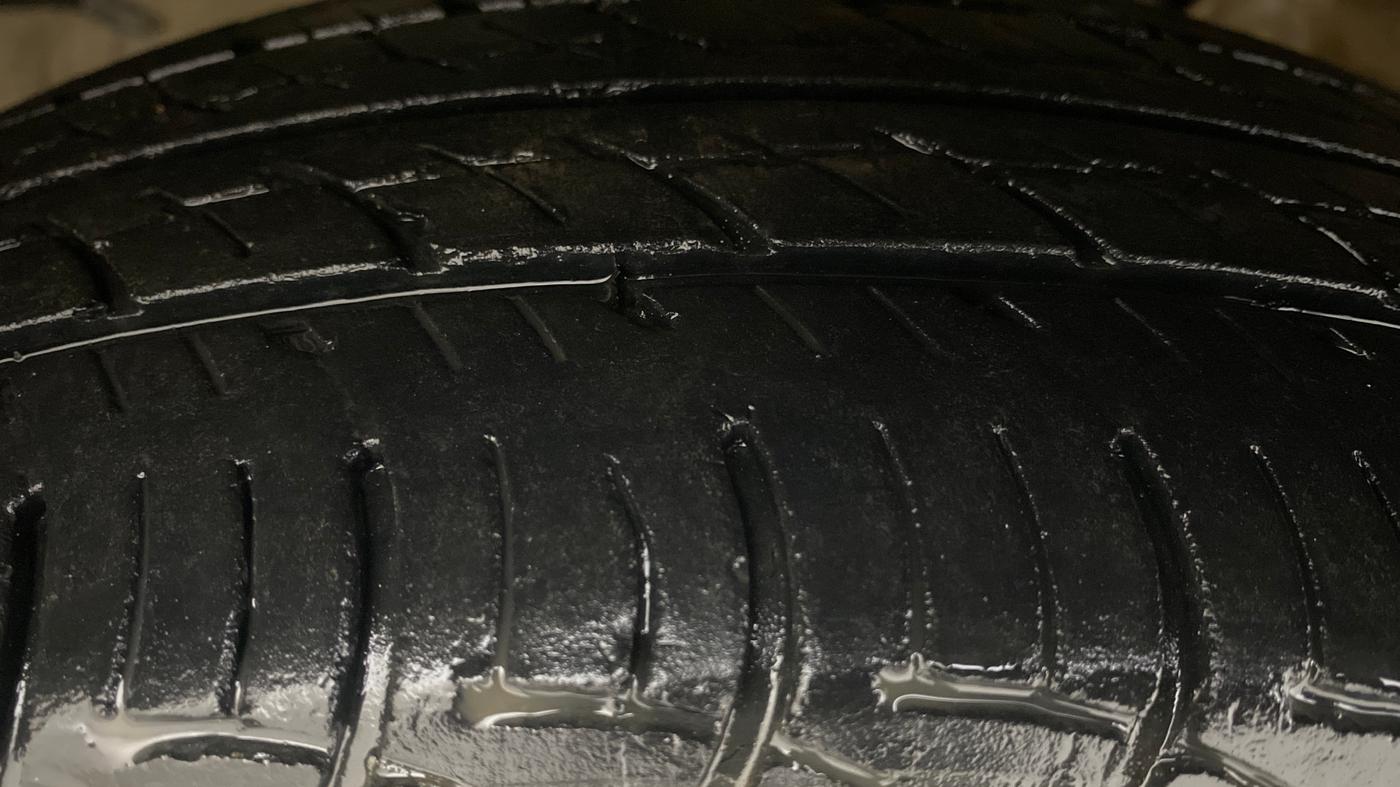 2014 Honda Amaze 1.2L I-VTEC VX AT, Petrol, Automatic, 1,00,402 km, Left Front Tyre Tread
