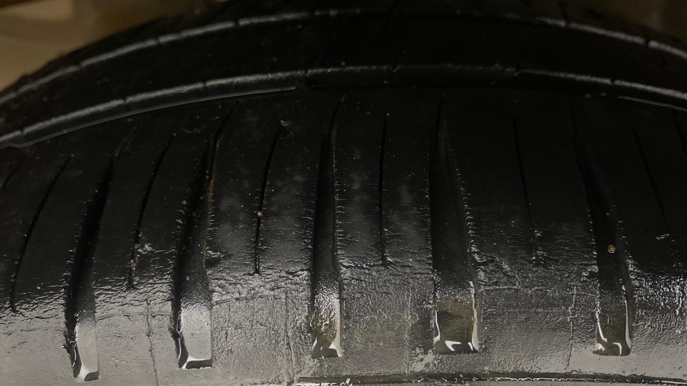 2014 Honda Amaze 1.2L I-VTEC VX AT, Petrol, Automatic, 1,00,402 km, Right Rear Tyre Tread