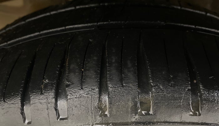 2014 Honda Amaze 1.2L I-VTEC VX AT, Petrol, Automatic, 1,00,402 km, Right Rear Tyre Tread