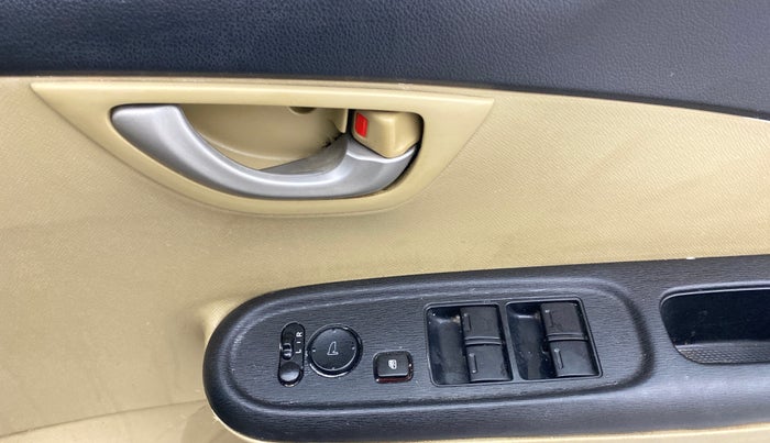 2014 Honda Amaze 1.2L I-VTEC VX AT, Petrol, Automatic, 1,00,402 km, Driver Side Door Panels Control